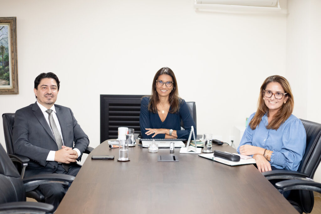 Defensora pública-geral recebe visita do ouvidor-geral 