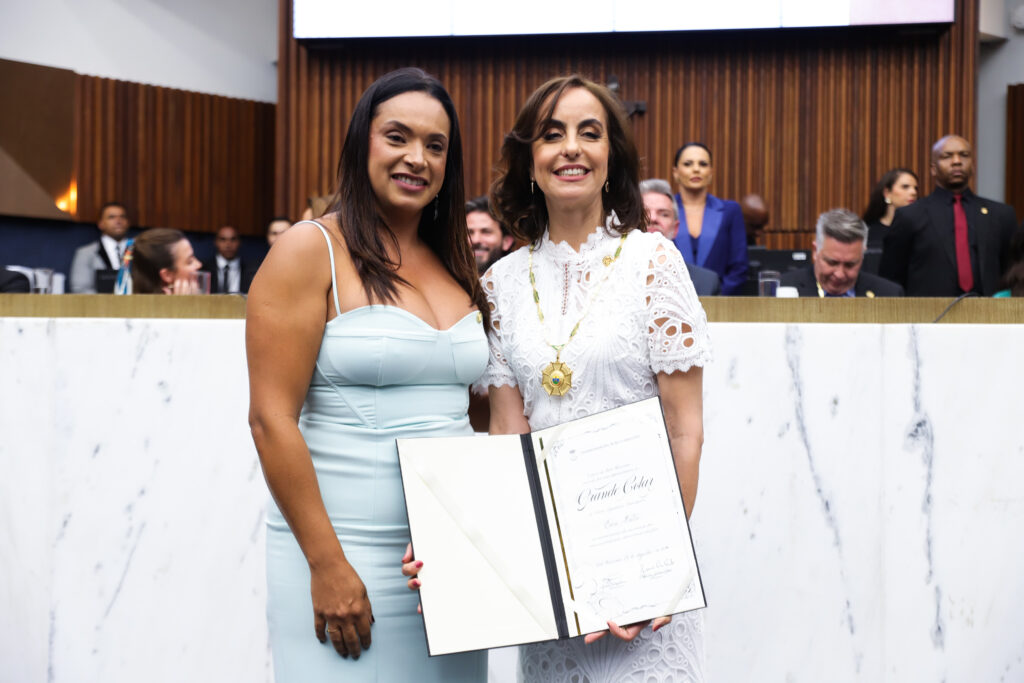 Defensora pública é agraciada com o Grande Colar do Mérito Legislativo da Câmara Municipal de Belo Horizonte 