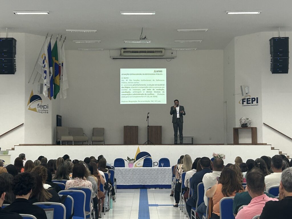 Defensor público realiza palestra no Fórum de Inclusão de Itajubá e articula rede de proteção para pessoas com deficiência em municípios do Sul de Minas