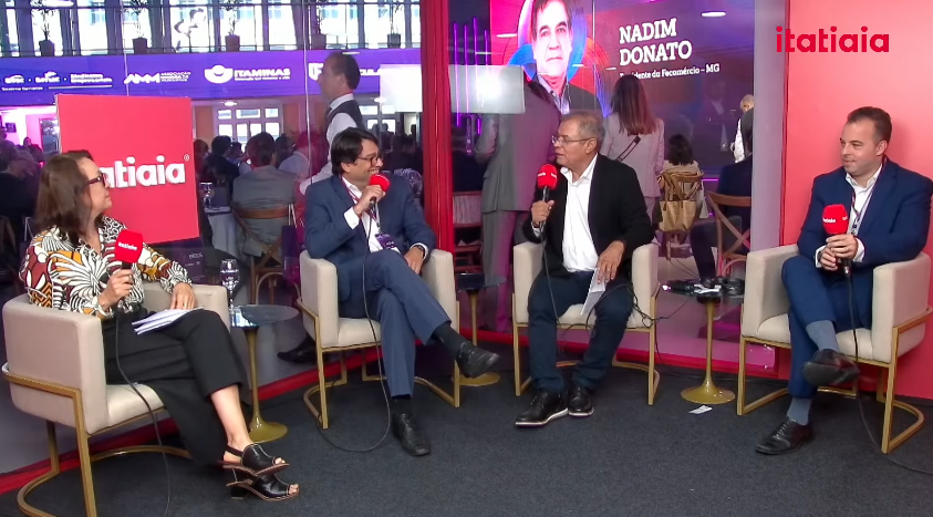 Defensor público participa do programa “Rádio Vivo” sobre violações nas vagas de estacionamento para pessoas com deficiência