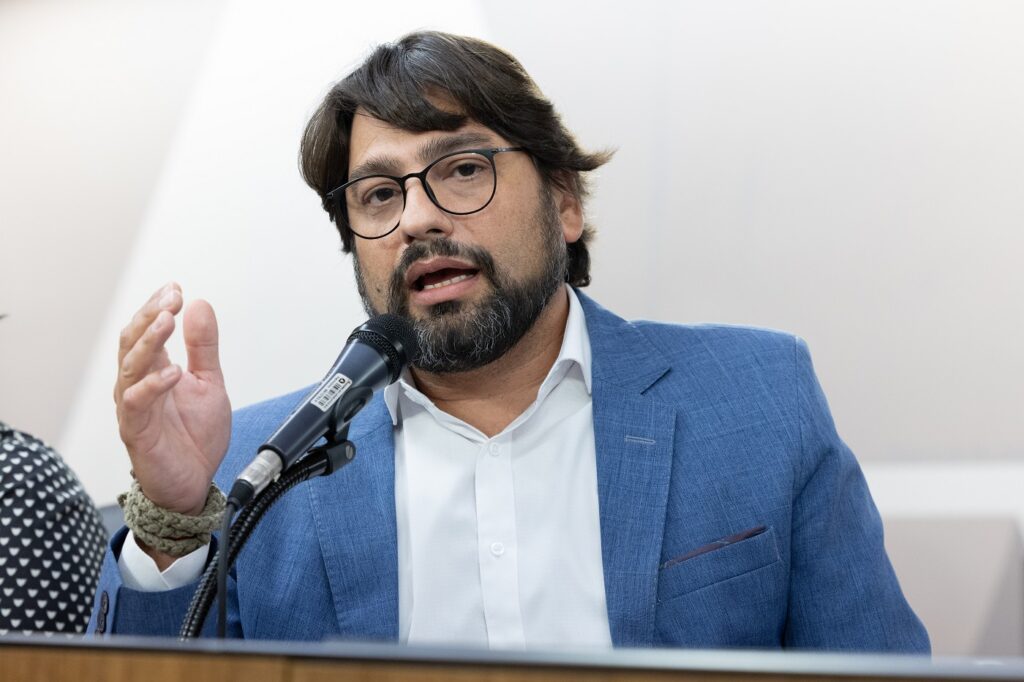 Defensor público participa de audiência na ALMG sobre redução da carga horária para servidores públicos estaduais responsáveis por filhos com deficiência