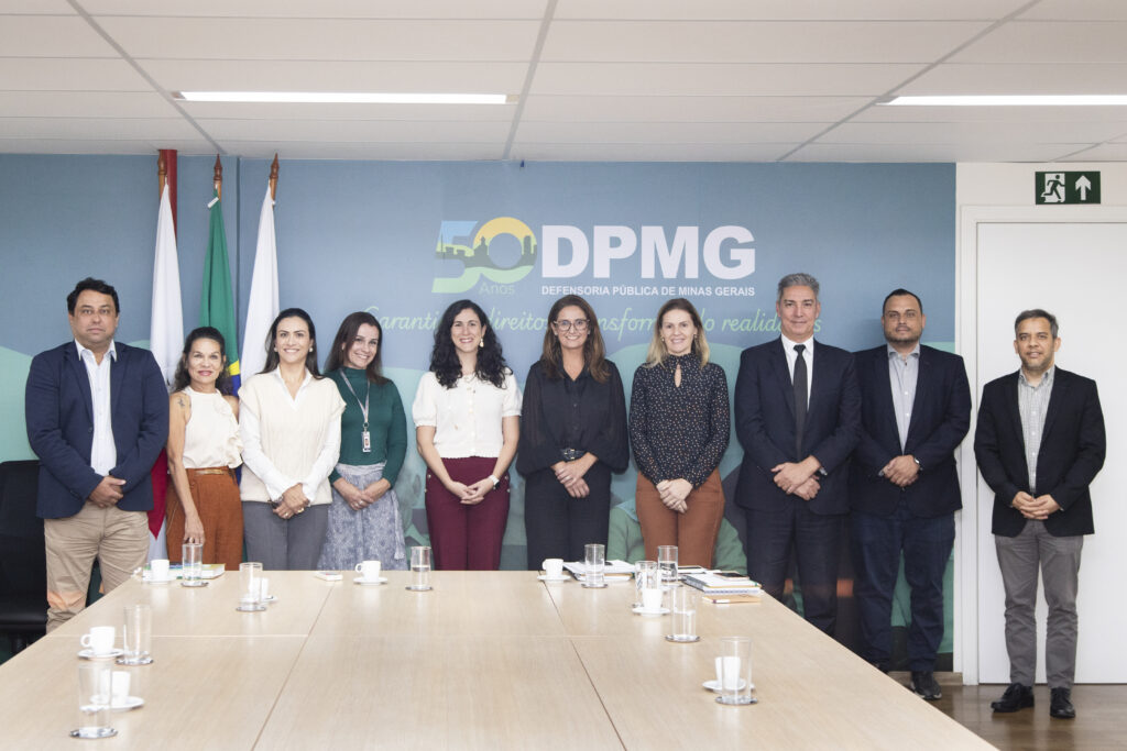Defensora pública-geral recebe visita da diretora-presidente da MGS
