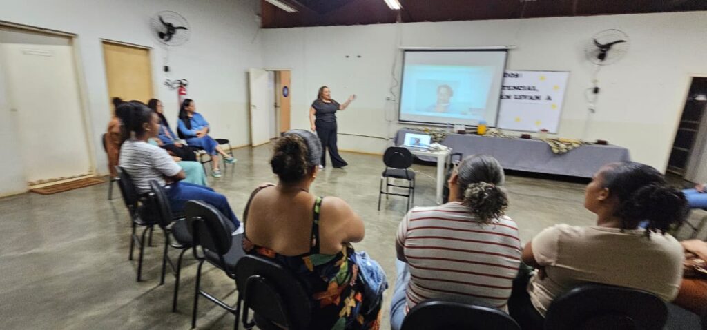 Defensor público realiza palestra em evento de inauguração do Grupo Rede Azul no município de Couto de Magalhães de Minas