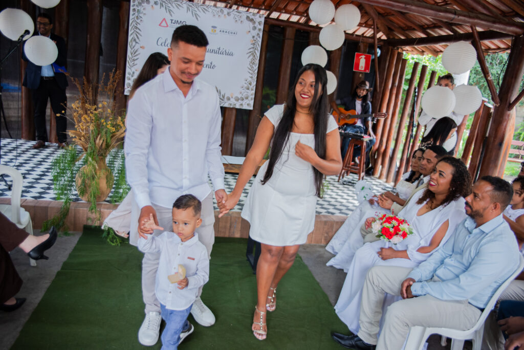 Mutirão da Defensoria Pública garante segurança jurídica e celebra o casamento de 55 casais no Vale do Jequitinhonha 