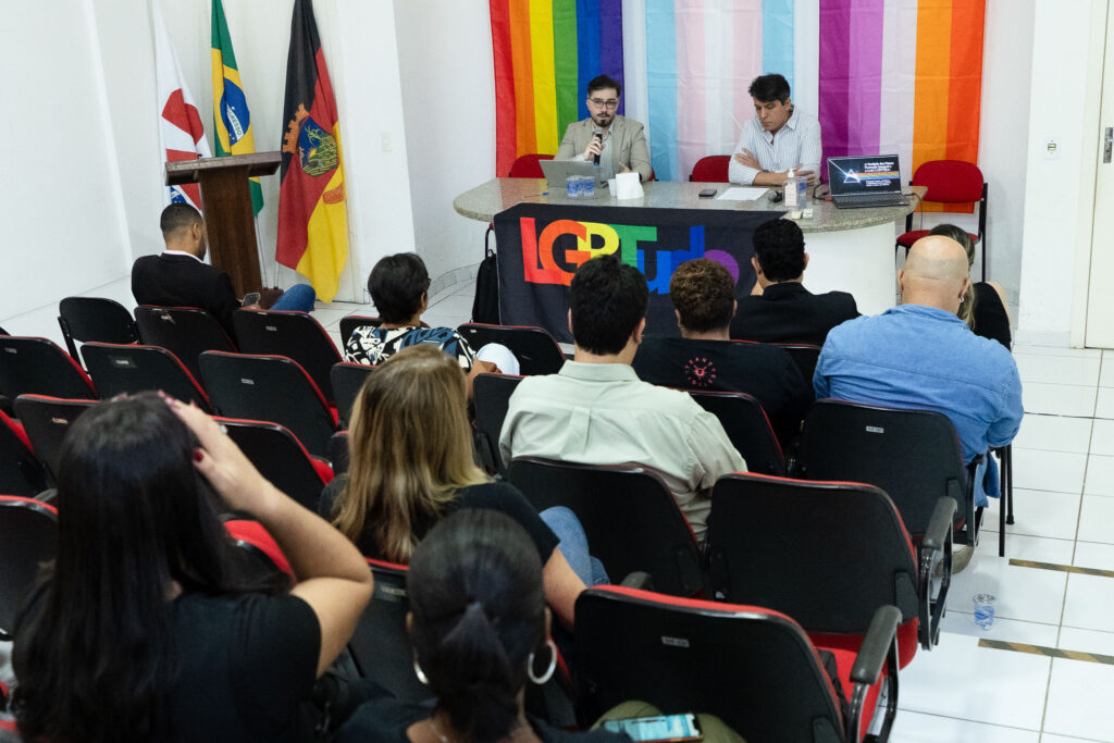 DPMG participa de palestra sobre direitos da população LGBTQIAPN+ e marca presença na Exponor em Teófilo Otoni 